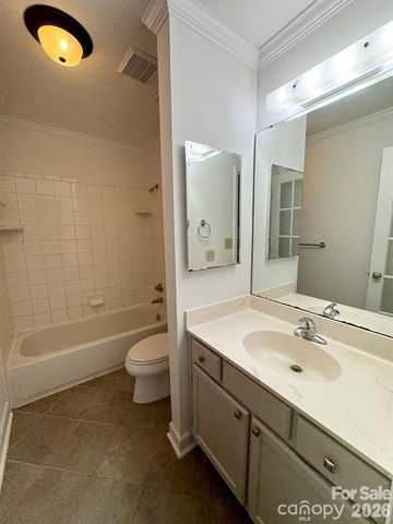 6049 Treetop Court, Charlotte, NC 28212