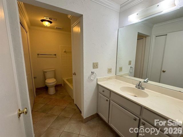 6049 Treetop Court, Charlotte, NC 28212
