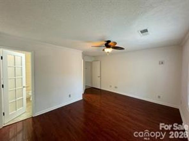 6049 Treetop Court, Charlotte, NC 28212