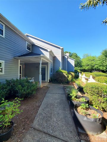 6049 Treetop Court, Charlotte, NC 28212