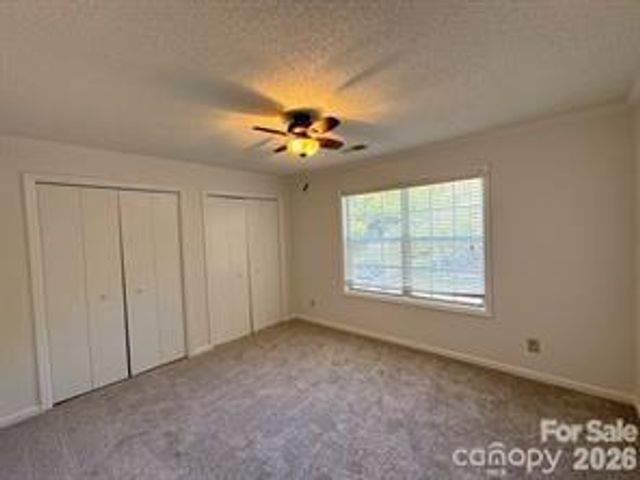 6049 Treetop Court, Charlotte, NC 28212