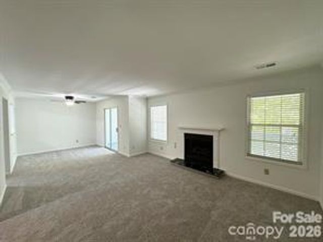 6049 Treetop Court, Charlotte, NC 28212
