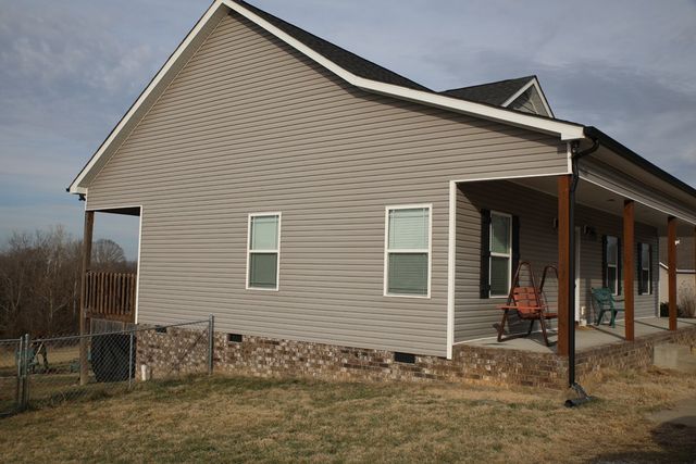 809 Hooper Rd, Charlotte, TN 37036