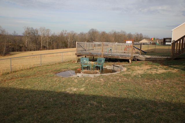 809 Hooper Rd, Charlotte, TN 37036