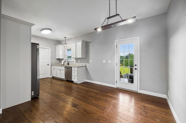 809 Hooper Rd, Charlotte, TN 37036