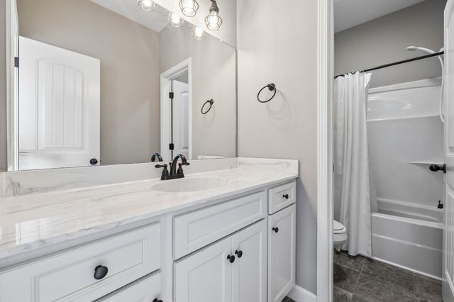 809 Hooper Rd, Charlotte, TN 37036