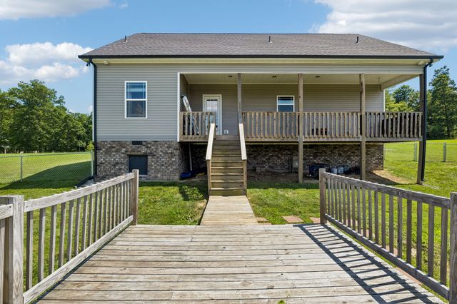 809 Hooper Rd, Charlotte, TN 37036
