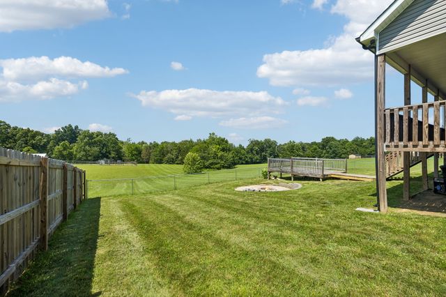 809 Hooper Rd, Charlotte, TN 37036