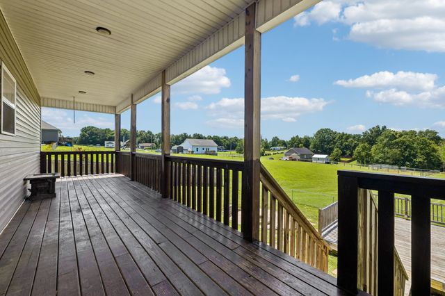 809 Hooper Rd, Charlotte, TN 37036