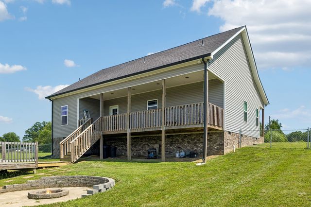 809 Hooper Rd, Charlotte, TN 37036