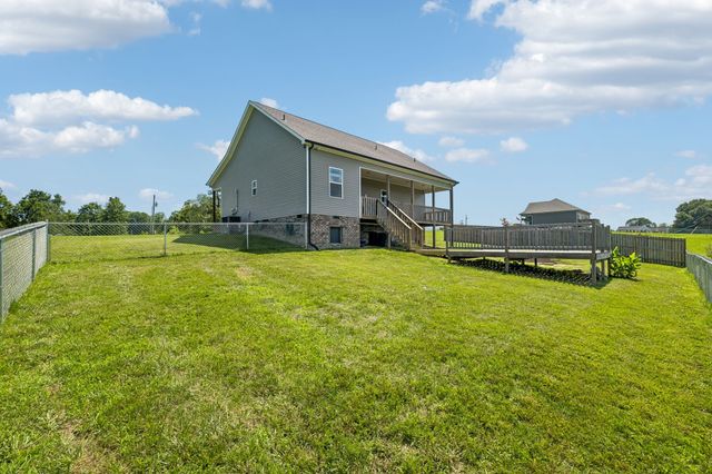 809 Hooper Rd, Charlotte, TN 37036