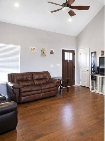 809 Hooper Rd, Charlotte, TN 37036