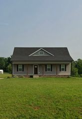 809 Hooper Rd, Charlotte, TN 37036