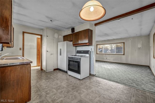 5873 Doxmere Drive, Parma Heights, OH 44130