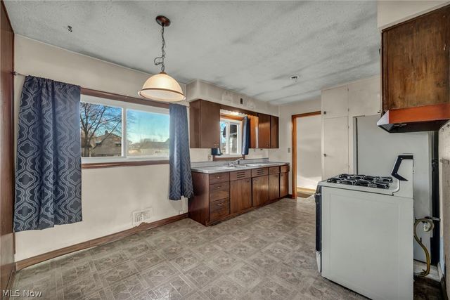 5873 Doxmere Drive, Parma Heights, OH 44130