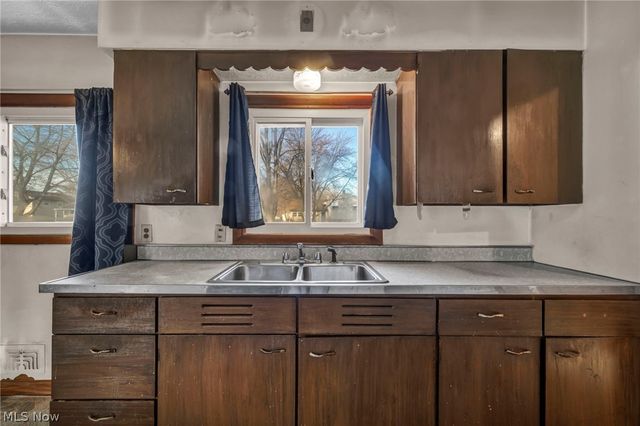 5873 Doxmere Drive, Parma Heights, OH 44130