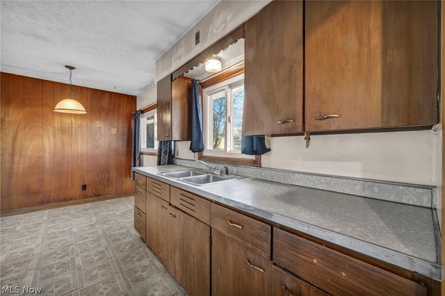 5873 Doxmere Drive, Parma Heights, OH 44130