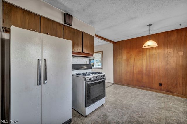 5873 Doxmere Drive, Parma Heights, OH 44130