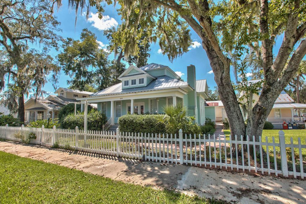 216 N Adams Street, Quincy, FL 32351