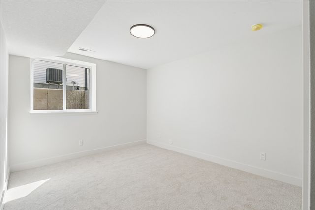900 Crestview Drive, Solon, IA 52333