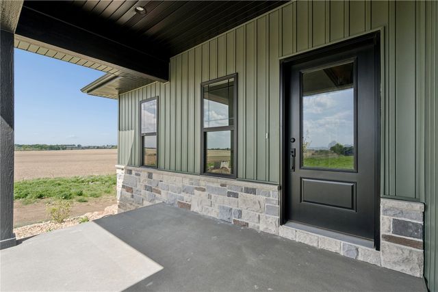 900 Crestview Drive, Solon, IA 52333