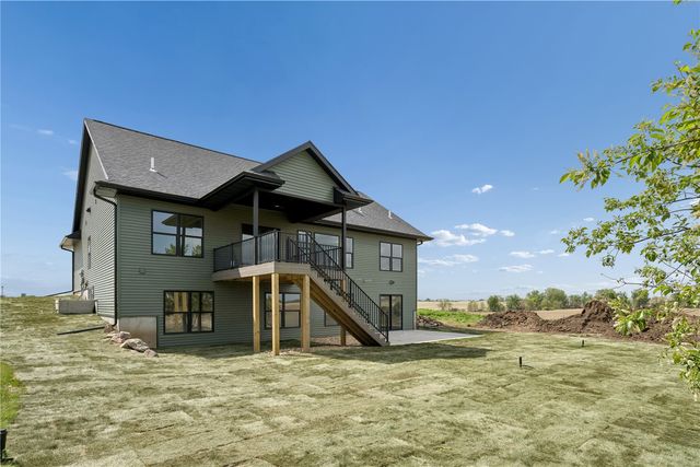 900 Crestview Drive, Solon, IA 52333