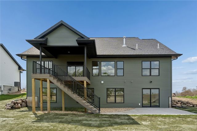 900 Crestview Drive, Solon, IA 52333