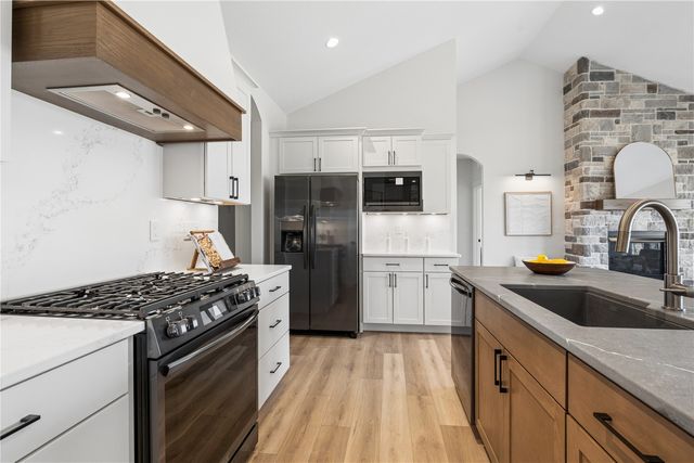 900 Crestview Drive, Solon, IA 52333