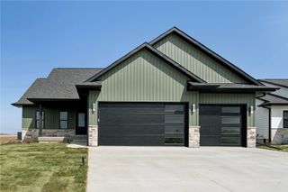 900 Crestview Drive, Solon, IA 52333