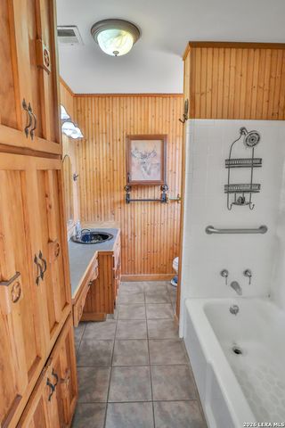1204 LAKESIDE DR W, Canyon Lake, TX 78133