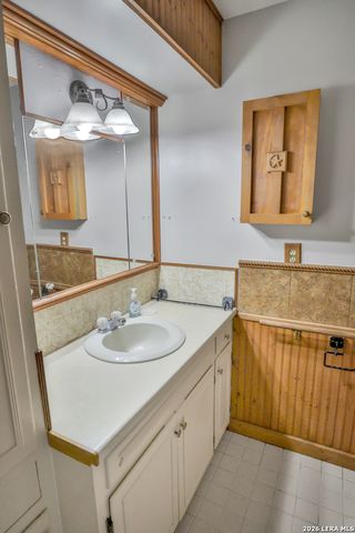 1204 LAKESIDE DR W, Canyon Lake, TX 78133