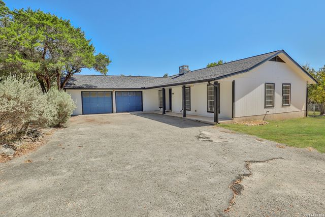 1204 LAKESIDE DR W, Canyon Lake, TX 78133