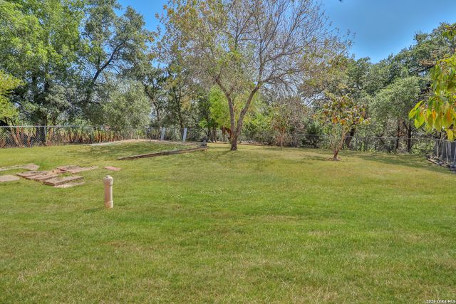 1204 LAKESIDE DR W, Canyon Lake, TX 78133