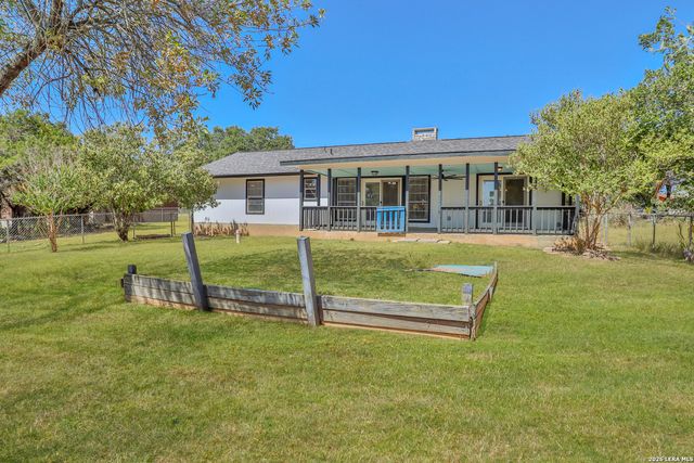 1204 LAKESIDE DR W, Canyon Lake, TX 78133