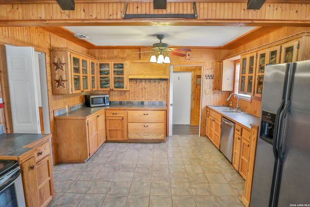 1204 LAKESIDE DR W, Canyon Lake, TX 78133