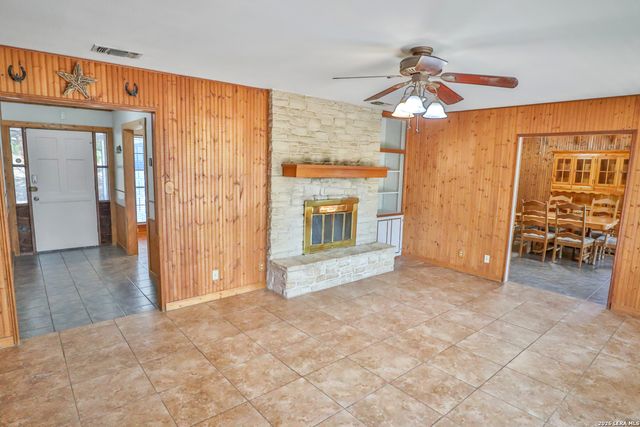 1204 LAKESIDE DR W, Canyon Lake, TX 78133