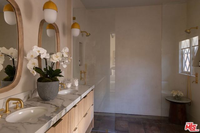 1635 N Genesee Avenue, Los Angeles, CA 90046