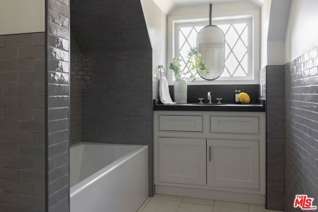 1635 N Genesee Avenue, Los Angeles, CA 90046