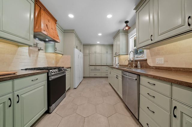 2988 Spring Hill Dr, San Andreas, CA 95249