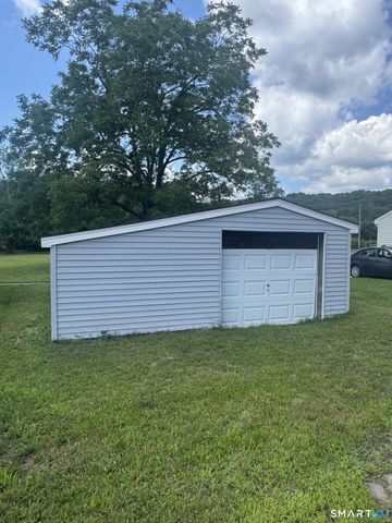 62 Benham Avenue, Waterford, CT 06375