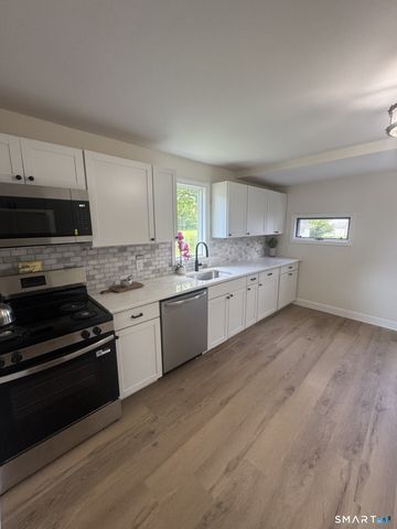 62 Benham Avenue, Waterford, CT 06375