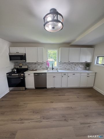 62 Benham Avenue, Waterford, CT 06375