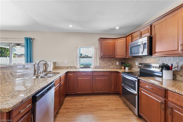 4115 SE 10th PL, Cape Coral, FL 33904