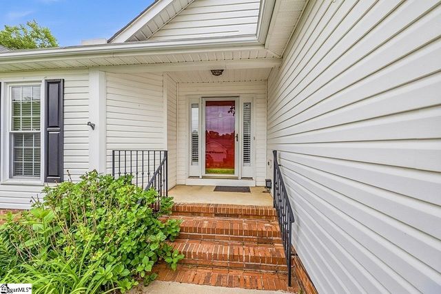 51 Staffordshire Way, Simpsonville, SC 29681