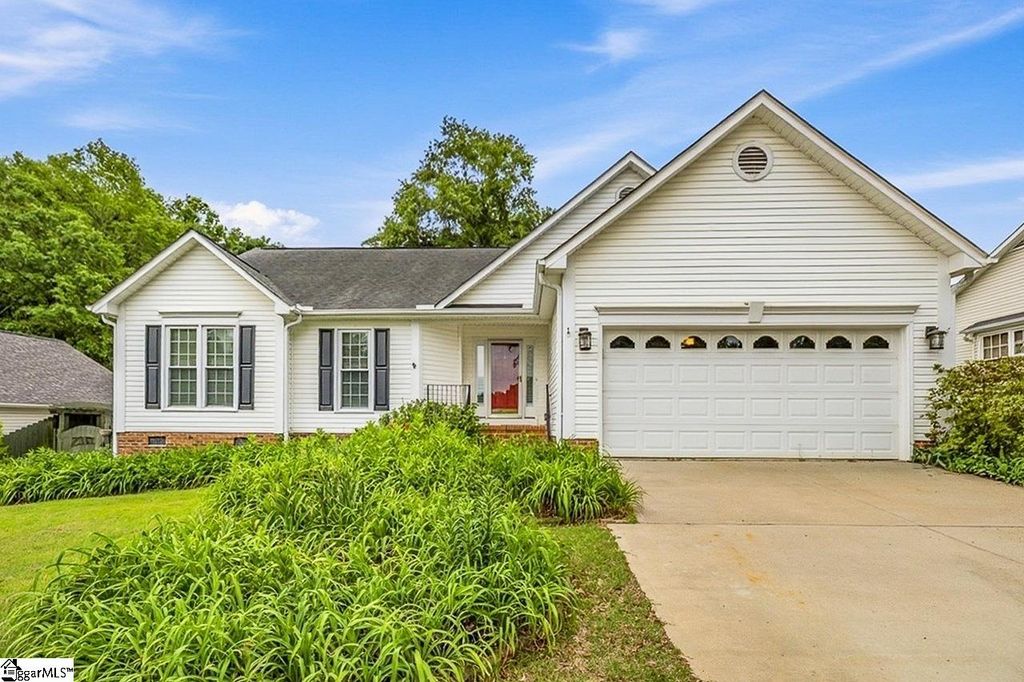 51 Staffordshire Way, Simpsonville, SC 29681