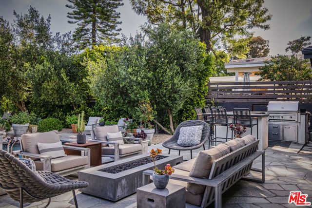 2724 Carmar Drive, Los Angeles, CA 90046