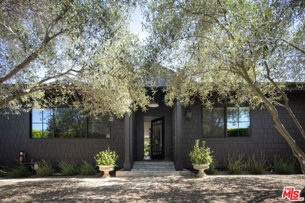 2724 Carmar Drive, Los Angeles, CA 90046