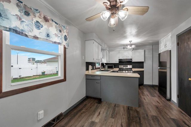 2110 ELM VIEW DRIVE, Green Bay, WI 54304