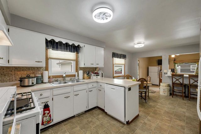 2110 ELM VIEW DRIVE, Green Bay, WI 54304