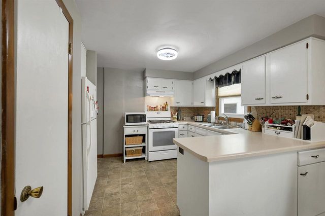 2110 ELM VIEW DRIVE, Green Bay, WI 54304